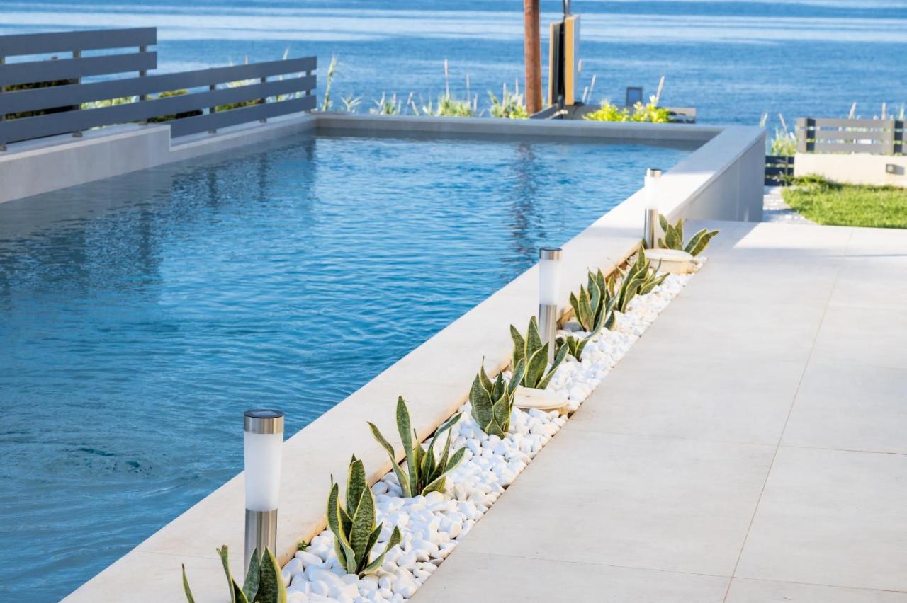 Theros Suites Dhiminio Buitenkant foto