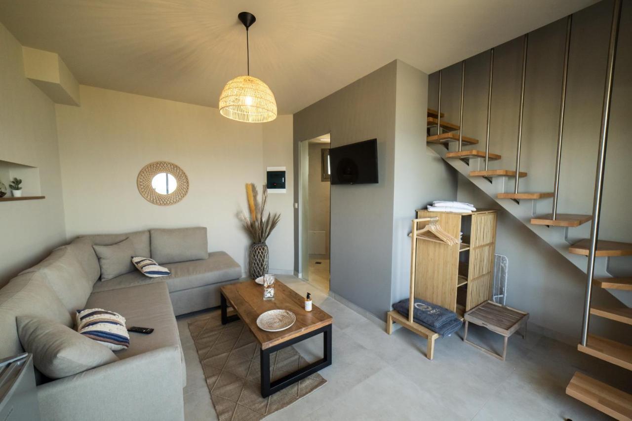 Theros Suites Dhiminio Buitenkant foto